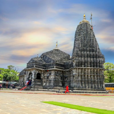 Temples & Vineyards: Private Tour to Nashik from Mumbai