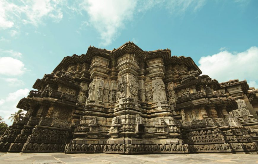 South India Rich Temples, Tea Estate and Culture Tour from Chennai