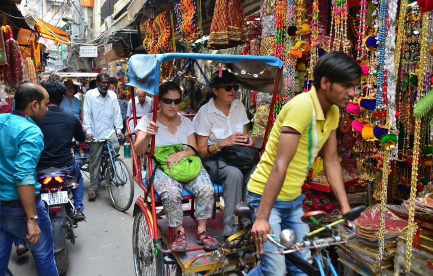 Delhi Market Marvels: Carpets, Silk & Souvenirs